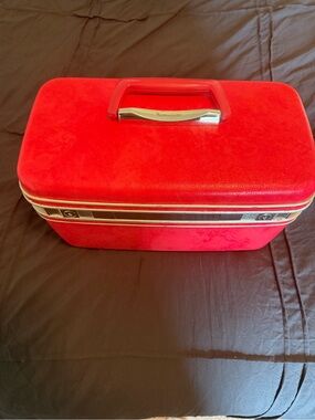 Samsonite Red Train Case with Silver Trim